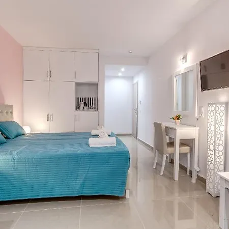 Palotel Luxury מלון גאוביה
