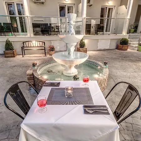 Palotel Luxury גאוביה