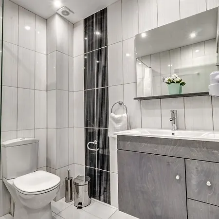Palotel Luxury מלון גאוביה